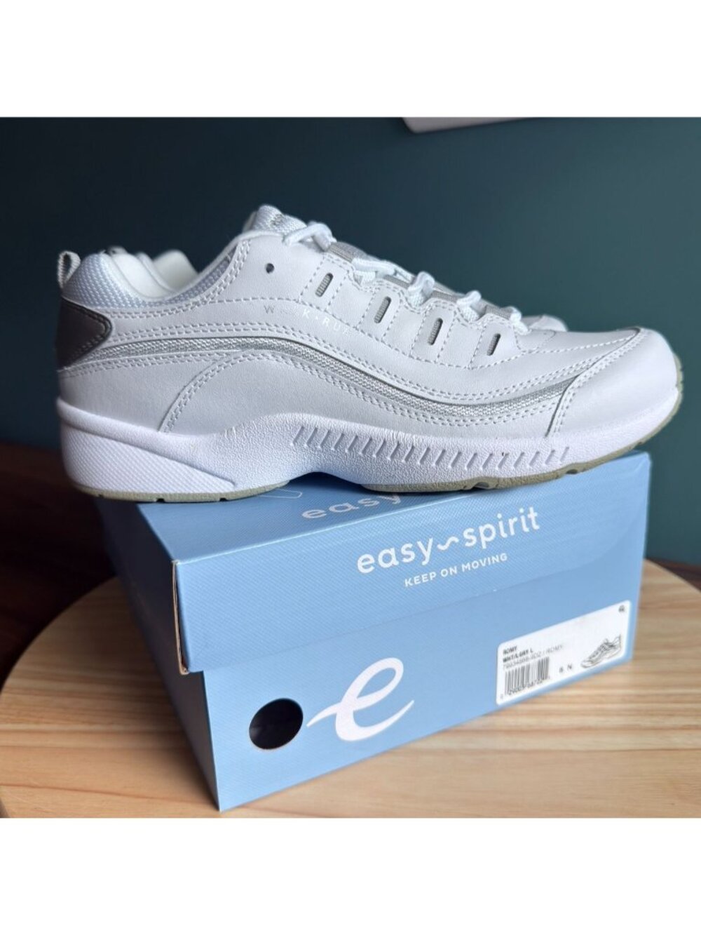 Easy Spirit Womens 8N Sneakers Romy Lightweight Easy-On Walking White Comfort